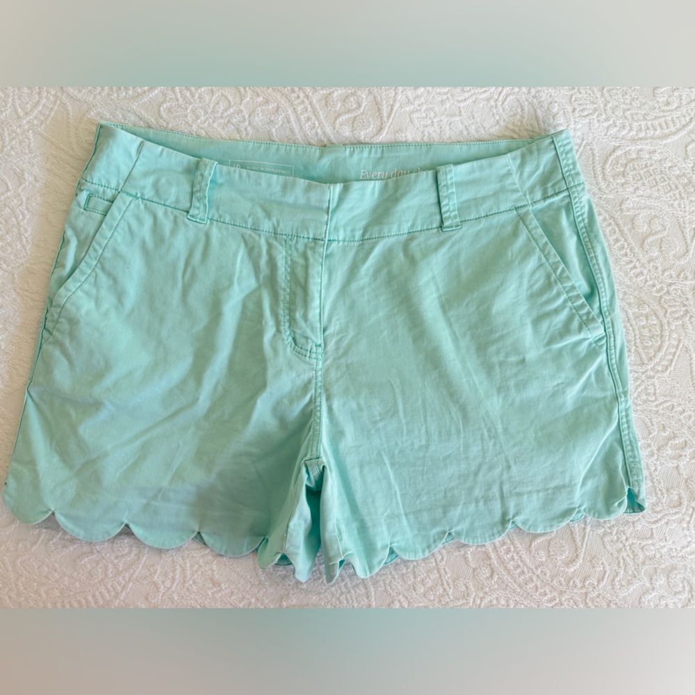 Cute Vineyard Vines Scalloped Women Shorts 10